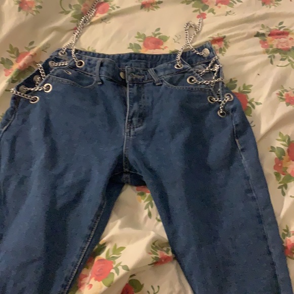 chain jeans from shein . - Picture 3 of 4